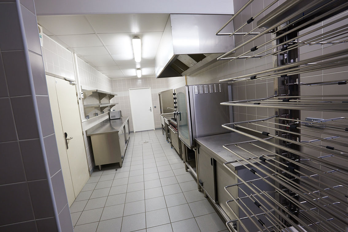 L'Ensemble met à votre disposition une cuisine de 55 m2 dotée d'un équipement professionnel